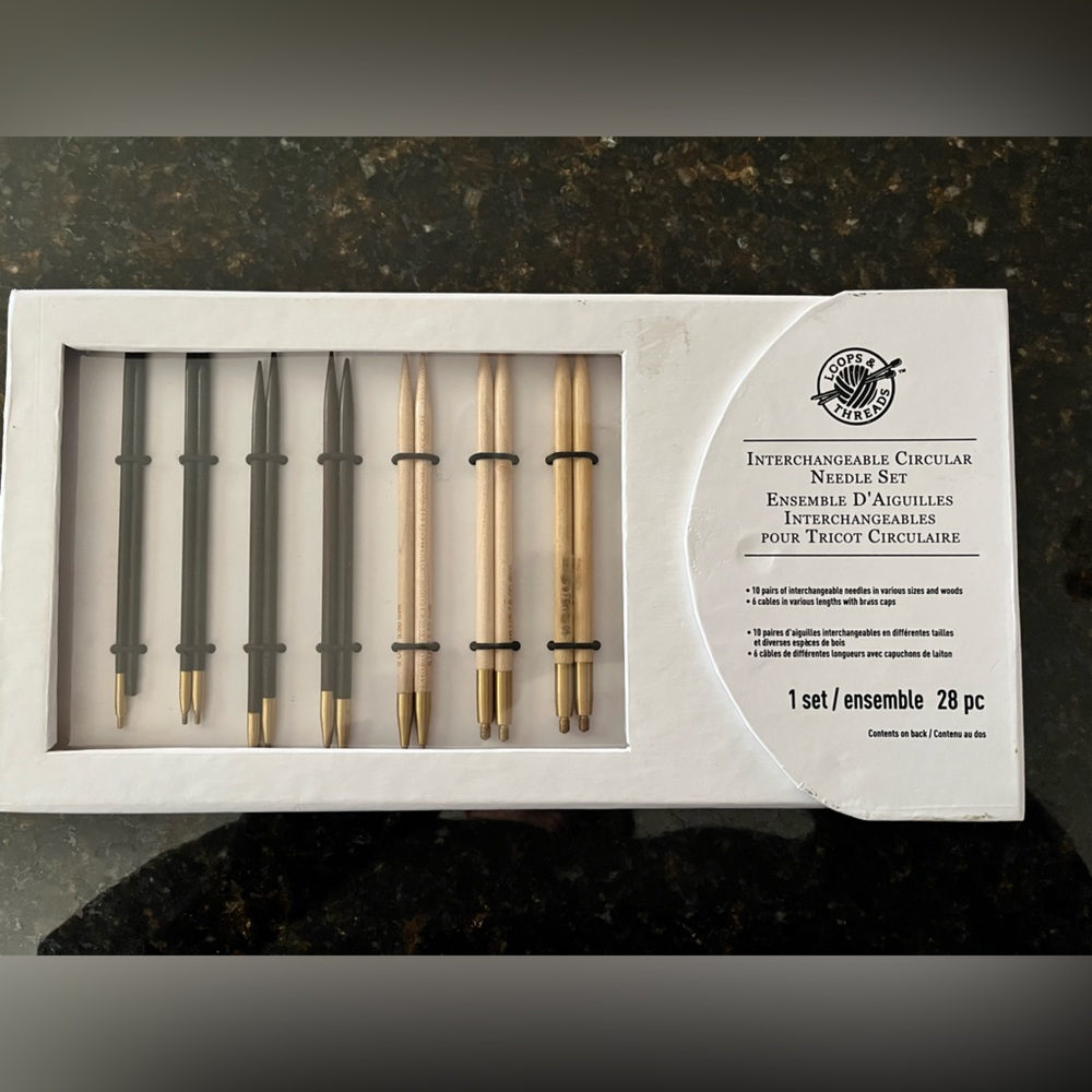 BRAND NEW WOOD INTERCHANGEABLE CIRCULAR
NEEDLE SET